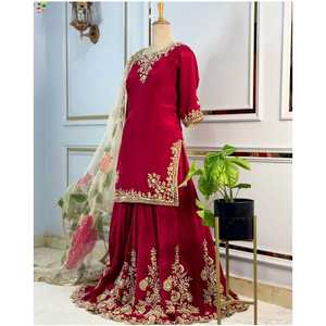 Conjunto de Top y Pantalón Rojo Talla XL de Diseño Bhanderi-BE para Fiesta con Dupatta, Estilo Elegante - Product Image 1