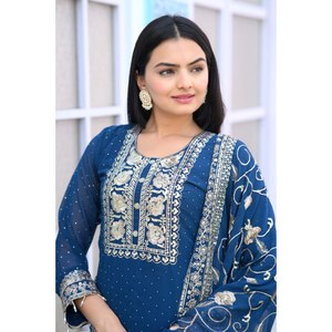 Traje bordado de diseñador para mujer con Conjunto elegante de trabajo en piedra - Product Image 2