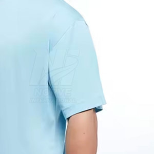T-shirt homme stylé et ample, conçu pour un usage quotidien avec des détails inspirés de la mode moderne. - Product Image 4