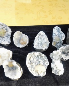 Lote de Muestras al por Mayor de Calcita Natural con Geoda de Calcedonia Azul - Product Image 3