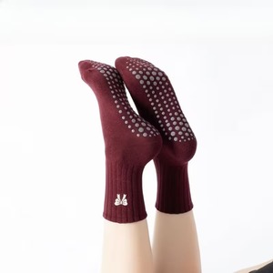 High Quality Crew Bow Embroidery Christmas Design <b>Grip</b> <b>Socks</b> <b>Custom</b> Logo Yoga Pilates Washable Anti-slip - Product Image 2