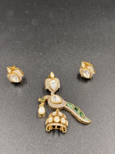 Collar con Colgante Étnico de Plata Chapada en Oro con Circonitas Cúbicas en Forma de Pera para Mujer, Ideal para Bodas y Compromisos - Product Image 3