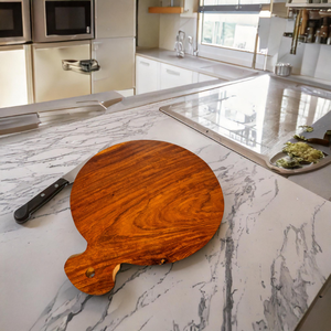 Tabla de cortar y bandeja para servir de madera multiusos Woodensure |   Bandeja para Pizza de Madera Maciza Premium Hecha a Mano, Apta para Lavavajillas - Product Image 3