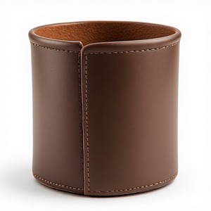 Mini pot en cuir artisanal de qualité supérieure, conçu pour l'affichage de plantes compactes, avec un style élégant et une caractéristique artisanale distinctive - Product Image 3
