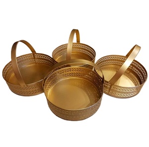 Cesta metálica con acabado dorado para decoración de hogares de lujo. Cesta metálica minimalista para organizar estantes y gabinetes. - Product Image 5