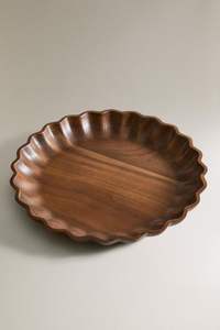 Plateau de service pour fruits secs en bois organique poli de forme naturelle, de luxe, moderne, écologique, résistant au lave-vaisselle - Product Image 4