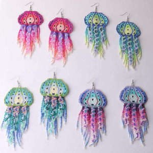 Boucles d'oreilles pendantes bohèmes tressées en perles de riz, style ethnique, avec pompon méduse, pour femmes, par MD HANDICRAFTS - Product Image 1