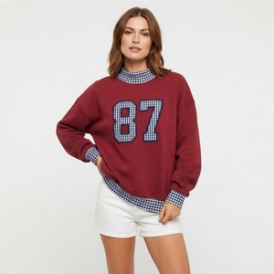 Sudadera Gris de Cuello Alto para Mujer al por Mayor con Ribete de Guingán Rosa y Aplique del Número 77, Manga Larga, Estilo Casual - Product Image 2