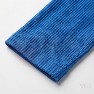 Ensemble 2 pièces de yoga pour femme, bleu marine côtelé, composé d'un crop top à manches longues et d'un short taille haute, avec décolleté carré et bretelles spaghetti - Product Image 6