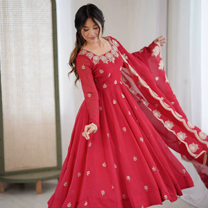 Women Ethnic Motifs Embroidered Regular Thread Work <b>Kurta</b> with Pant & With Dupatta - Product Image 1