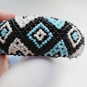 Bracelet manchette coloré de haute qualité, fait main, tissé, brodé, avec pompon, style bohème, ajustable, avec lettres - Product Image 4
