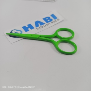 Ciseaux à cuticules HABI INDUSTRIES en acier inoxydable de qualité industrielle, couleur verte, bord lisse, broderie demi-or, pour droitiers - Product Image 1