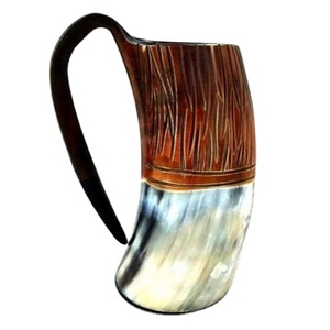 Venta al por mayor Cuerno de búfalo Jarras de cerveza Acabado a mano Estilo animal Artesanías naturales en diseño vikingo pulido - Product Image 1