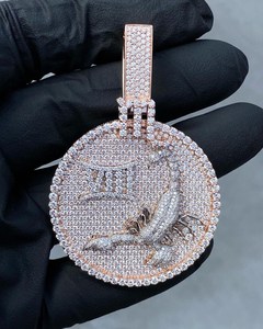Colgante de Plata de Ley 925 con Diamantes de Moissanita VVS, Diseño de Escorpión Redondo, Estilo Hip Hop, Personalizado por el Fabricante - Product Image 1