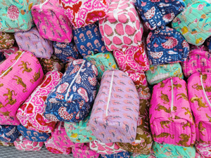 <b>Large</b> Capacity Quilted <b>Makeup</b> <b>Bag</b> Fashionable Cotton Fabric Toiletry Pouch Block Print Lifestyle Cosmetic Pouch Beauty <b>Makeup</b> - Product Image 3