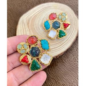 Impresionantes pendientes florales Kundan con acabado dorado de primera calidad para mujeres y niñas, ideales para fiestas y eventos nocturnos. - Product Image 2