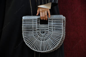 Pochette de soirée de luxe en acrylique argenté scintillant, forme éventail, sac rigide de créateur pour mariage et événements, sac de déclaration - Product Image 3