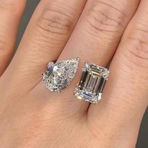 Bague de fiançailles Toi et Moi en diamants de laboratoire taille poire et émeraude 3,55 carats pour elle - Product Image 1