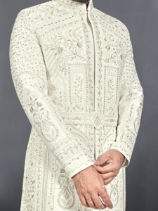 Chaqueta de novio Imperial Pearl Ivory Divine Touch Base Sherwani con múltiples paneles, diseño floral de diamantes y cinturón arqueado. - Product Image 5