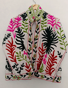 Veste en toile Suzani faite à la main, motifs floraux brodés à la main, richesse culturelle et artisanat, manches longues, broderie florale Suzani. - Product Image 1