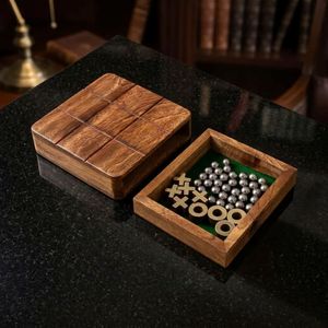 Jeu de société 2 en 1 en bois : Solitaire et Tic Tac Toe, fait main, écologique, durable, jeu de stratégie familial pour enfants et adultes - Product Image 1