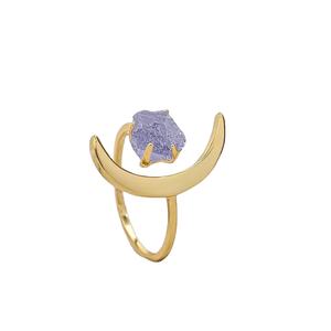 Anillo de Tanzanita en Forma de Luna Creciente, Plata de Ley 925 |   Anillo artesanal con engaste de garras y piedra de nacimiento - Product Image 1