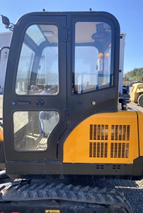 Mini-excavatrice de 1,2 tonne avec godet de creusement et composants essentiels du moteur pour les travaux d'aménagement paysager et les projets utilitaires - Product Image 4