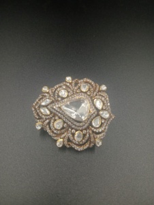 Broche Fleur Plaqué Or avec Sertissage Triangulaire en Moissanite, Accessoire de Bijouterie Unisexe pour Vêtements, Cadeau de Mariage - Product Image 6