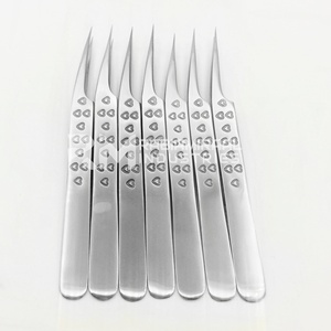 Pince à cils RMI Wholesale Best Product 5 points, en acier inoxydable, avec poignée en forme de cœur. - Product Image 1