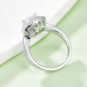 Bague de fiançailles unisexe AMBER JEWELS en argent 925 avec moissanite taille brillant, sertissage griffes, plaqué rhodium, certifiée IGI, luxe, résistante à l'eau - Product Image 2