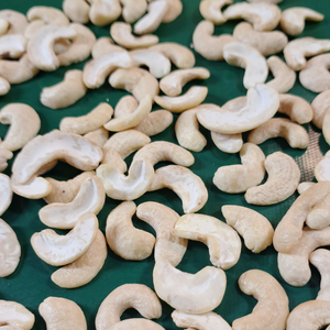 Factory Direct Broken Cashew <b>Nuts</b> <b>Kernels</b> Split Cashews SANTIGO Kaju Badam - Product Image 1