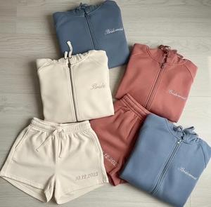 Ensemble sweat à capuche zippé et short brodés pour la mariée et ses demoiselles d'honneur – Tenue de mariage personnalisée - Product Image 1