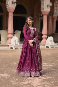 Últimos modelos de vestidos Anarkali para mujer en seda Chinon con ricos bordados de lentejuelas, vestidos de boda con dupatta de seda. - Product Image 4