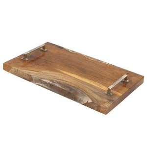 Tabla de servir de madera hecha a mano, bandeja rectangular de diseño minimalista con superficie pulida y asas de metal. - Product Image 1