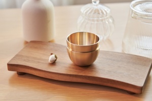 Ensemble de verres à soju coréens traditionnels NOBBAN en bronze forgé à la main (lot de 2) – Artisanat coréen authentique - Product Image 2