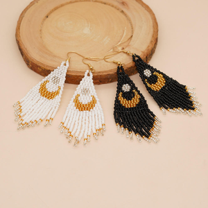 Pendientes de Bordado, Largos y Ligeros, Hechos a Mano, Joyería de Diseño para Mujeres y Niñas por MD HANDICRAFTS - Product Image 1