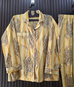 Ensemble de pyjama pour femmes en coton biologique 100% à imprimé animal jaune, manches longues, coupe régulière, vêtements de nuit décontractés pour toutes les saisons - Product Image 5