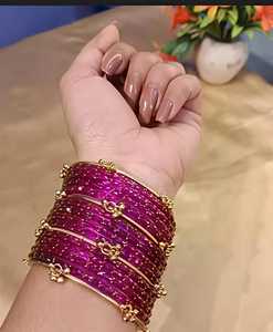 Modernas Pulseras de Cristal Kashmiri Rosa Brillante, Diseño Geométrico con Corte Esmeralda y Perlas, Colores Personalizados, Regalo de Aniversario para Mujer - Product Image 3