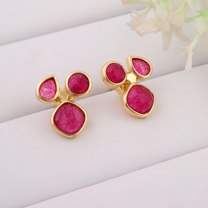 ต่างหูมินิมอลประดับทับทิม หยกสีน้ำเงิน หยกสามเม็ด ตัวเรือนทองเหลืองชุบทอง 18k น้ำหนักเบา เหมาะสำหรับใส่ทุกวัน - Product Image 4