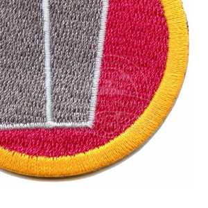 Badges brodés à la machine en gros, écussons personnalisés avec logo, à coudre ou à repasser pour vêtements, chapeaux, sacs, fabriqués au Pakistan - Product Image 3