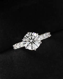 Magnifique bague en diamant rond pour femme, or blanc, sertissage à griffes, élégante, cadeau de fiançailles ou d'anniversaire, bijoux - Product Image 2