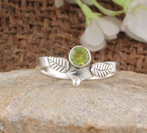 Anillo de Hoja de Peridoto en Plata de Ley 925 Inspirado en la Naturaleza, Joyería de Hoja de Olivo para Mujer, Regalo para Fiestas y Aniversarios - Product Image 4