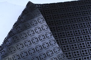 Rouleau de tapis en caoutchouc industriel antidérapant et drainant pour les entrées, les garages, les ateliers et les salles d'attente - Product Image 4