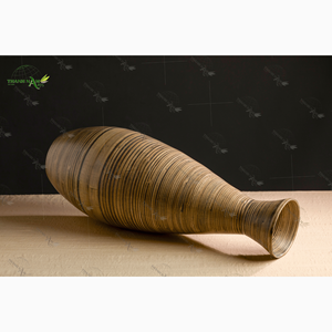 Vase en bois de bambou artisanal inspiré de la tradition vietnamienne - Product Image 4