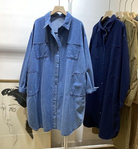 เสื้อเชิ้ตยีนส์ผู้หญิงทรงหลวม แขนยาว ติดกระดุม ลำลอง สีพื้น ปกคอพับ ผ้าทวิล ใส่ได้ทุกฤดู - Product Image 1