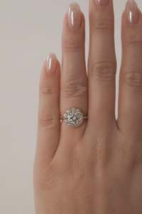 Bagues de fiançailles en diamant de laboratoire taille ronde 1,5 carat, en or massif 14K 18K, avec halo floral classique, pour mariage, vente en gros - Product Image 6