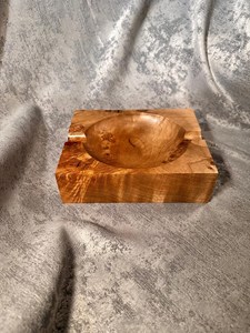 Cenicero Cuadrado de Madera para Escritorio, Diseño Minimalista, Porta Cigarros, Uso Doméstico, Acabado en Madera Natural - Product Image 3