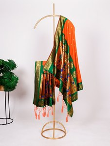 Dupatta Pathani avec travail de tissage Zari et pompons - Product Image 4