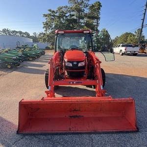 Tracteur Kubota MX5400 de qualité supérieure pour l'entretien des propriétés et les tâches agricoles, avec une fonctionnement fluide et un contrôle pratique - Product Image 4