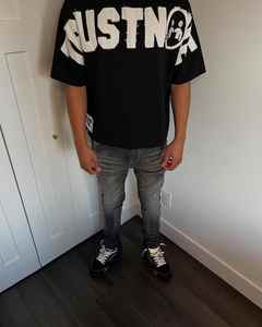 เสื้อยืดโอเวอร์ไซส์ผู้ชาย Trustnone พิมพ์ลายกราฟิก แขนสั้น คอกลม สตรีทแวร์ แฟชั่นลำลอง ฮิปฮอป เสื้อยืดผ้าฝ้าย สีแดง - Product Image 3